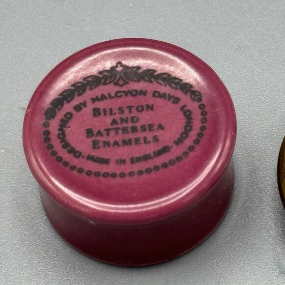 Vtg Staffordshire Enamel Round Miniature Trinket Ring Snuff Box A Lover’s Gift - Picture 2 of 12